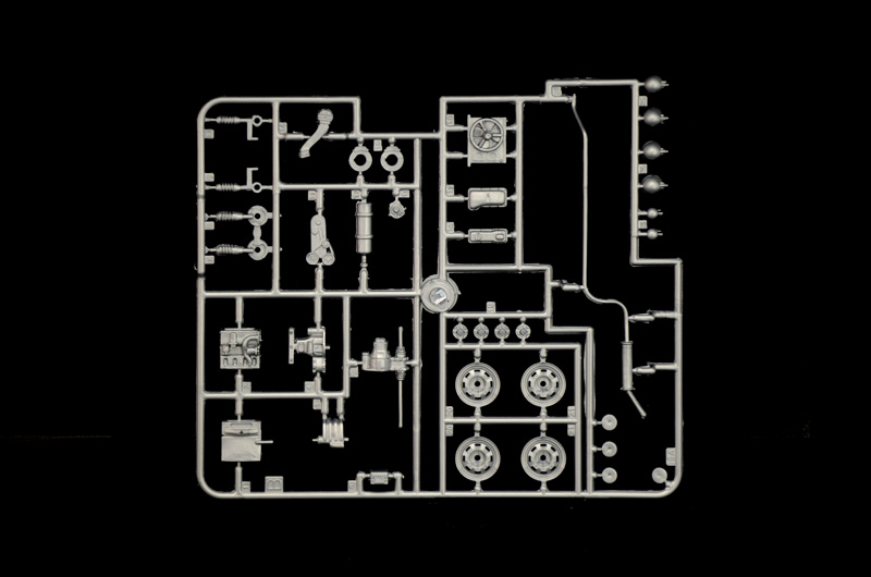 ITALERI VW GOLF GTI FIRST SERIES 1976/78 - Image 11