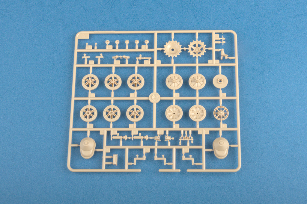 HOBBY BOSS GERMAN PZ.KPFW.1 AUS.F (VK 18.01)-EARLY - Image 7