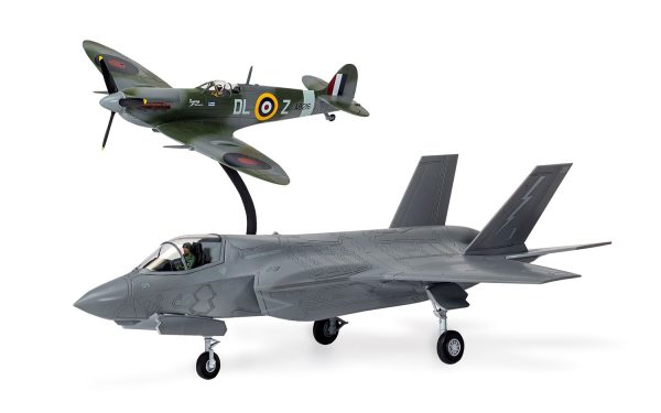 AIRFIX THEN AND NOW SUPERMARINE & F-35B LIGHTNING II - Image 3