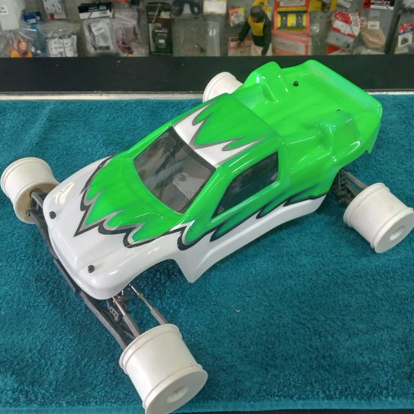 (USED) KYOSHO RT5 CHASSIS WITH PAINTED BODY (GREEN)