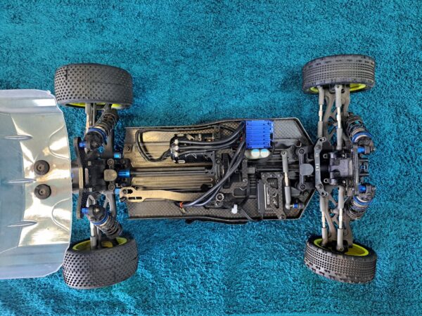 (USED) TEAM ASSOCIATED RC10B74.1 TEAM KIT (WITH BOX INCLUDED) - Image 2