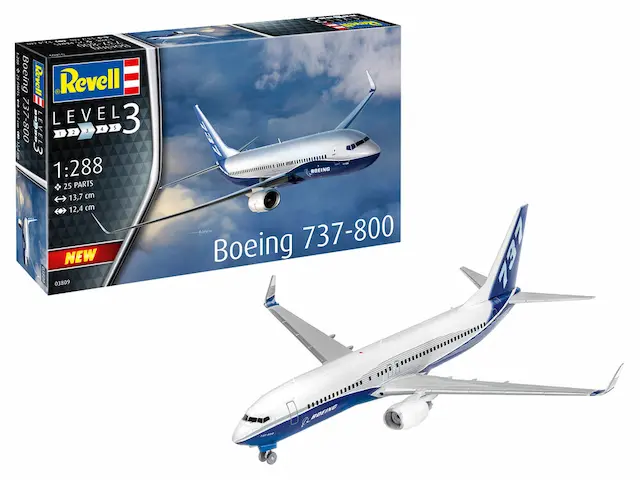 REVELL BOEING 737-800