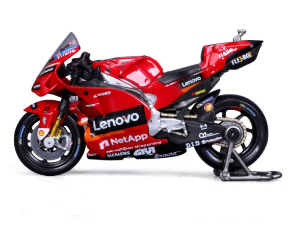 MAISTO 1/18 DUCATI DESMOSEDICI LENOVO MOTOGP 2022 #63 FRANCESCO BAGNAIA - Image 3