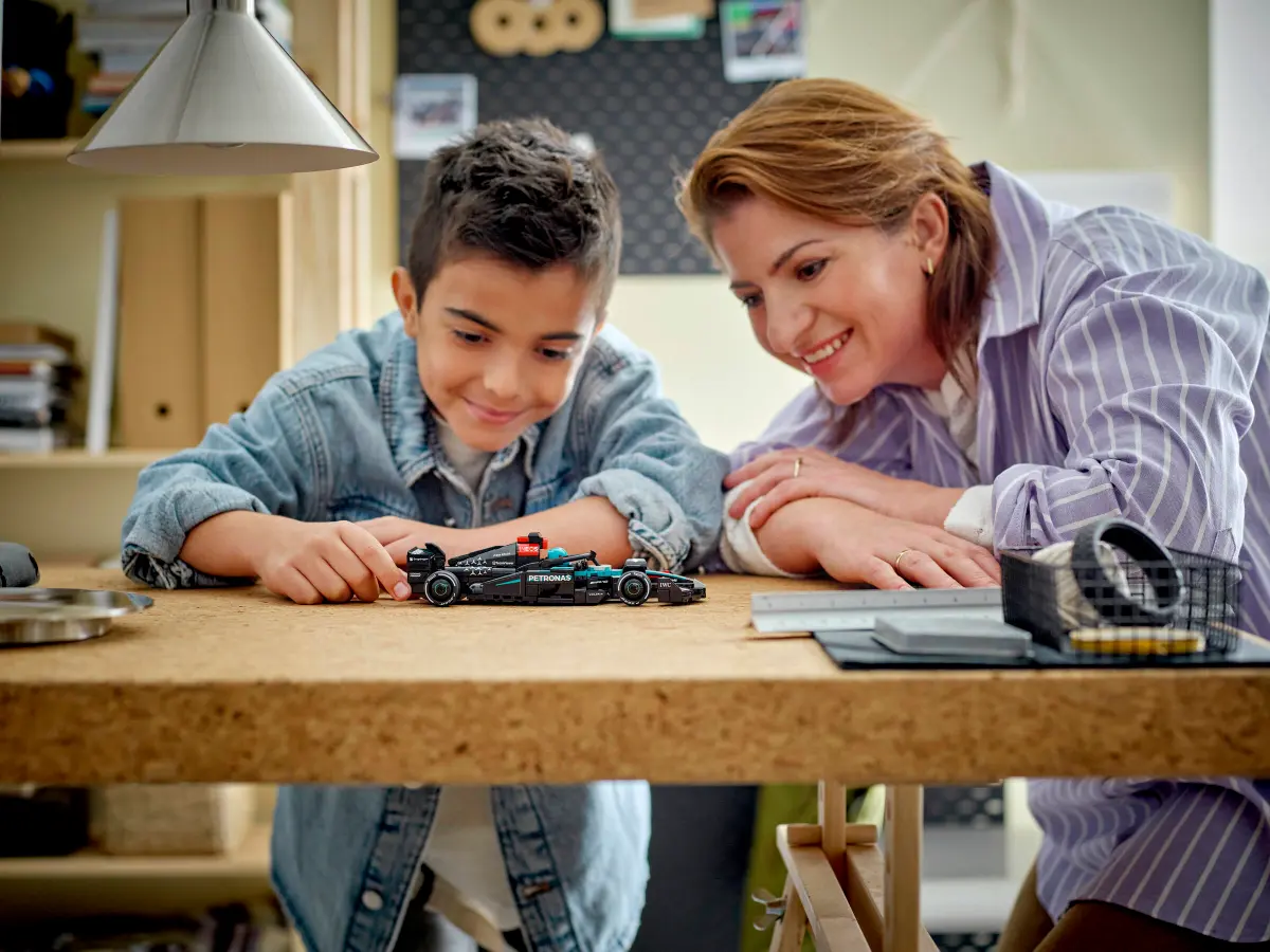 LEGO SPEED CHAMPIONS MERCEDES-AMG PETRONAS F1 TEAM W15 E PERFORMANCE - Image 7