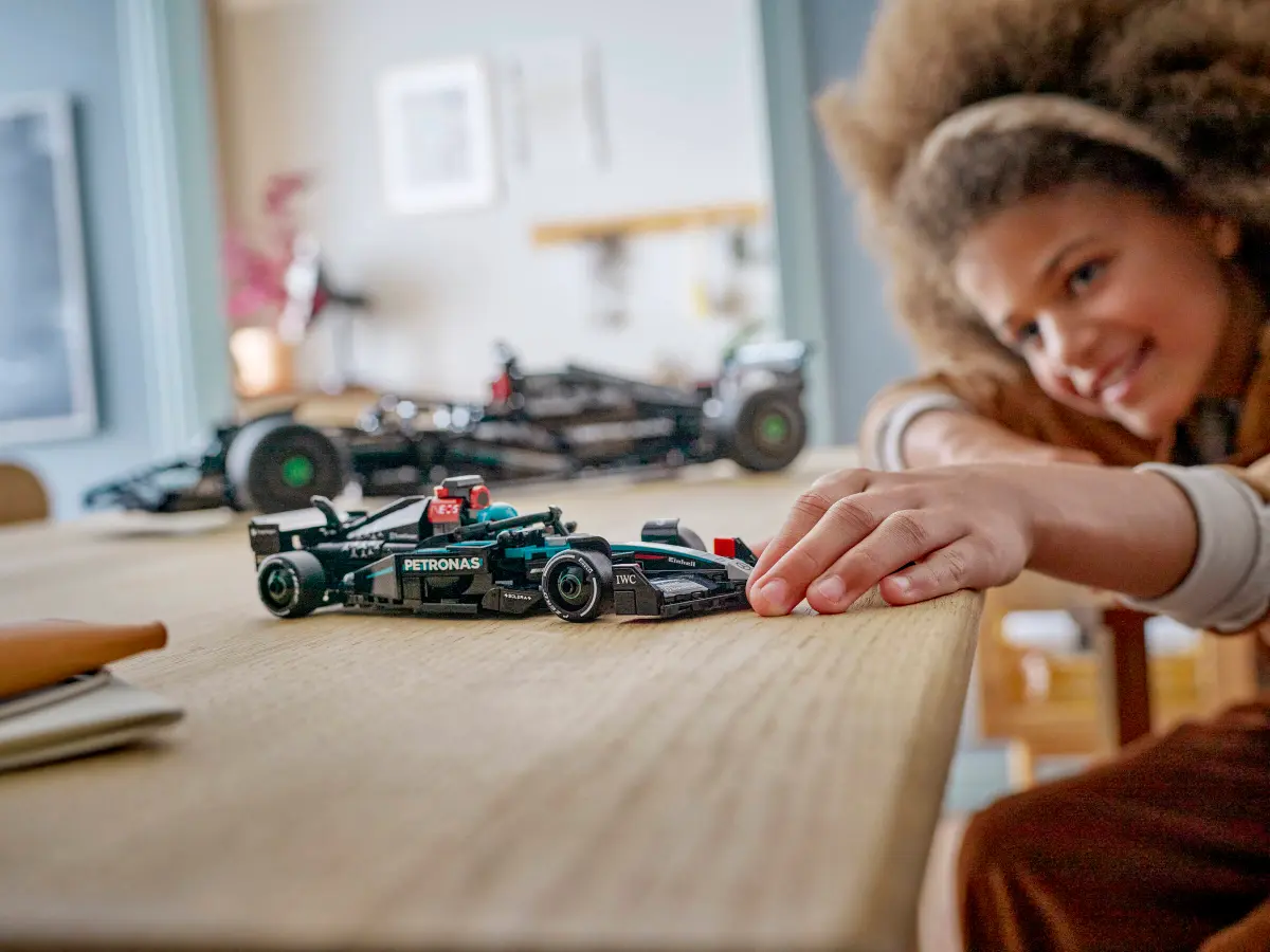 LEGO SPEED CHAMPIONS MERCEDES-AMG PETRONAS F1 TEAM W15 E PERFORMANCE - Image 9