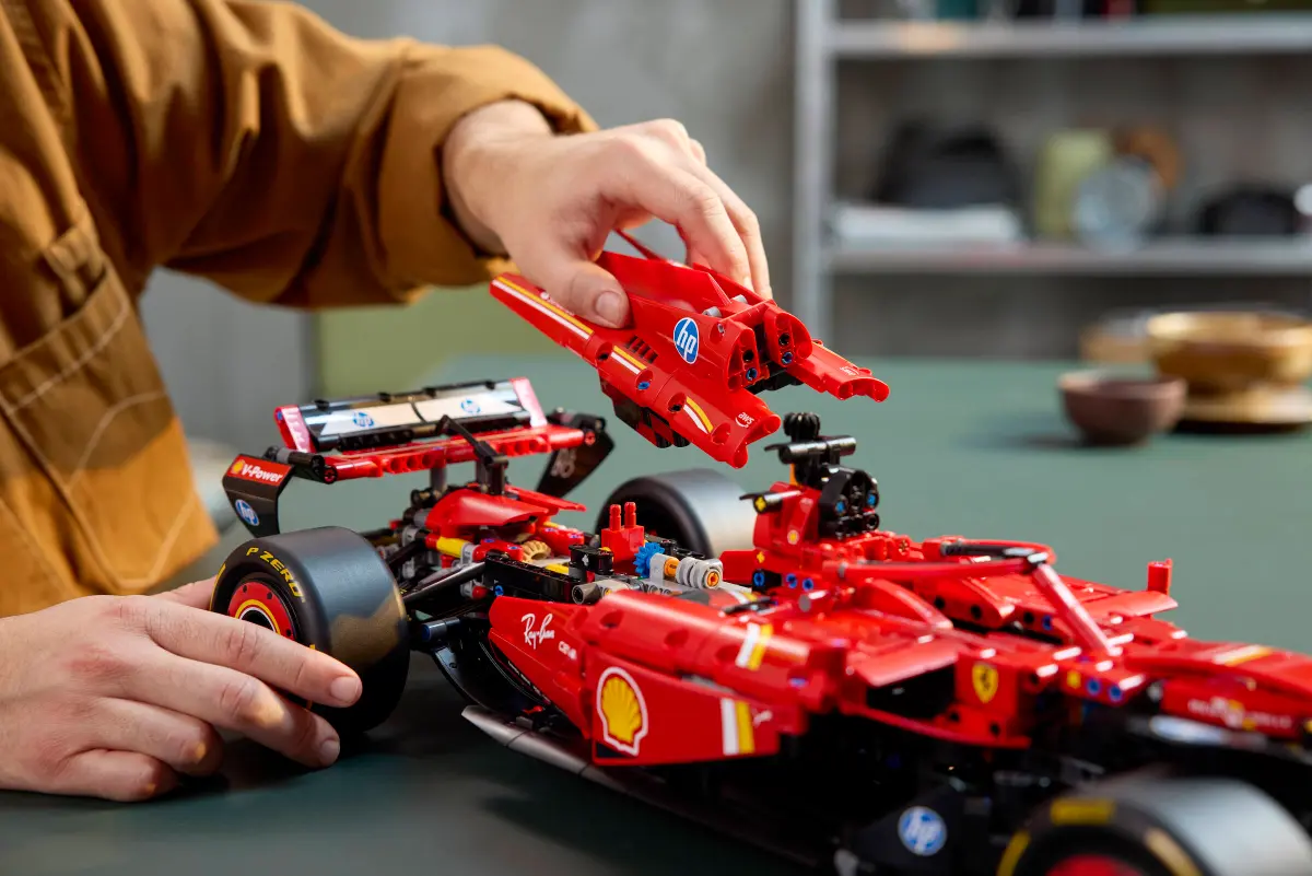 LEGO TECHNIC FERRARI SF-24 F1 CAR - Image 10