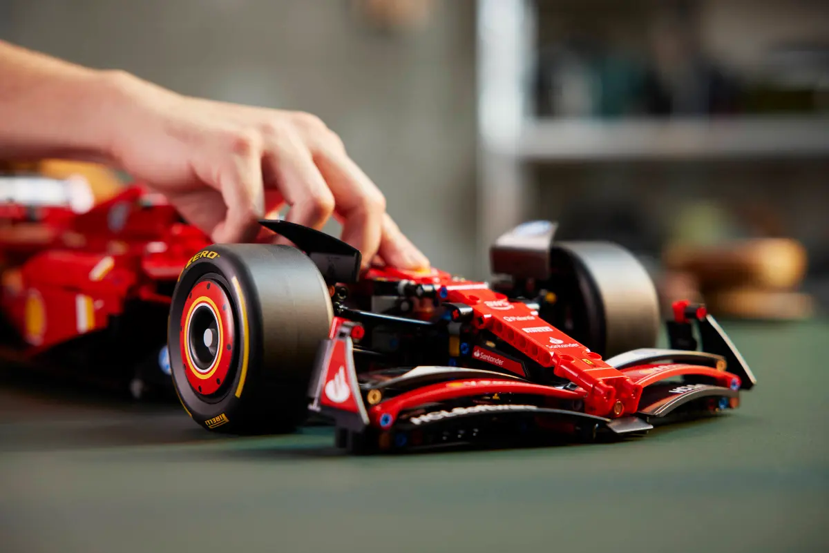 LEGO TECHNIC FERRARI SF-24 F1 CAR - Image 9
