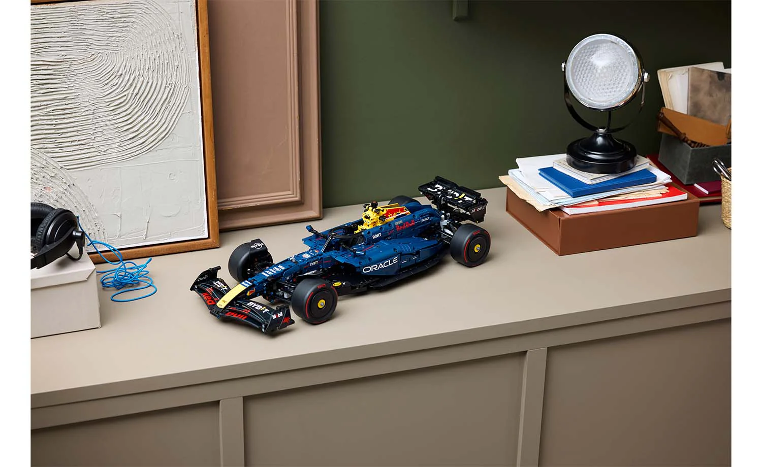 LEGO TECHNIC ORACLE RED BULL RACING RB20 - Image 12