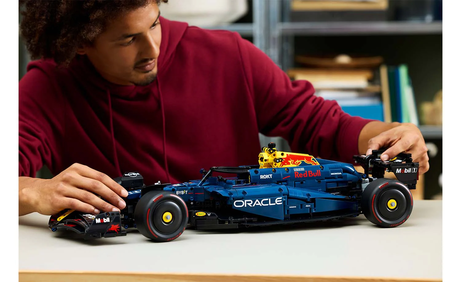 LEGO TECHNIC ORACLE RED BULL RACING RB20 - Image 16