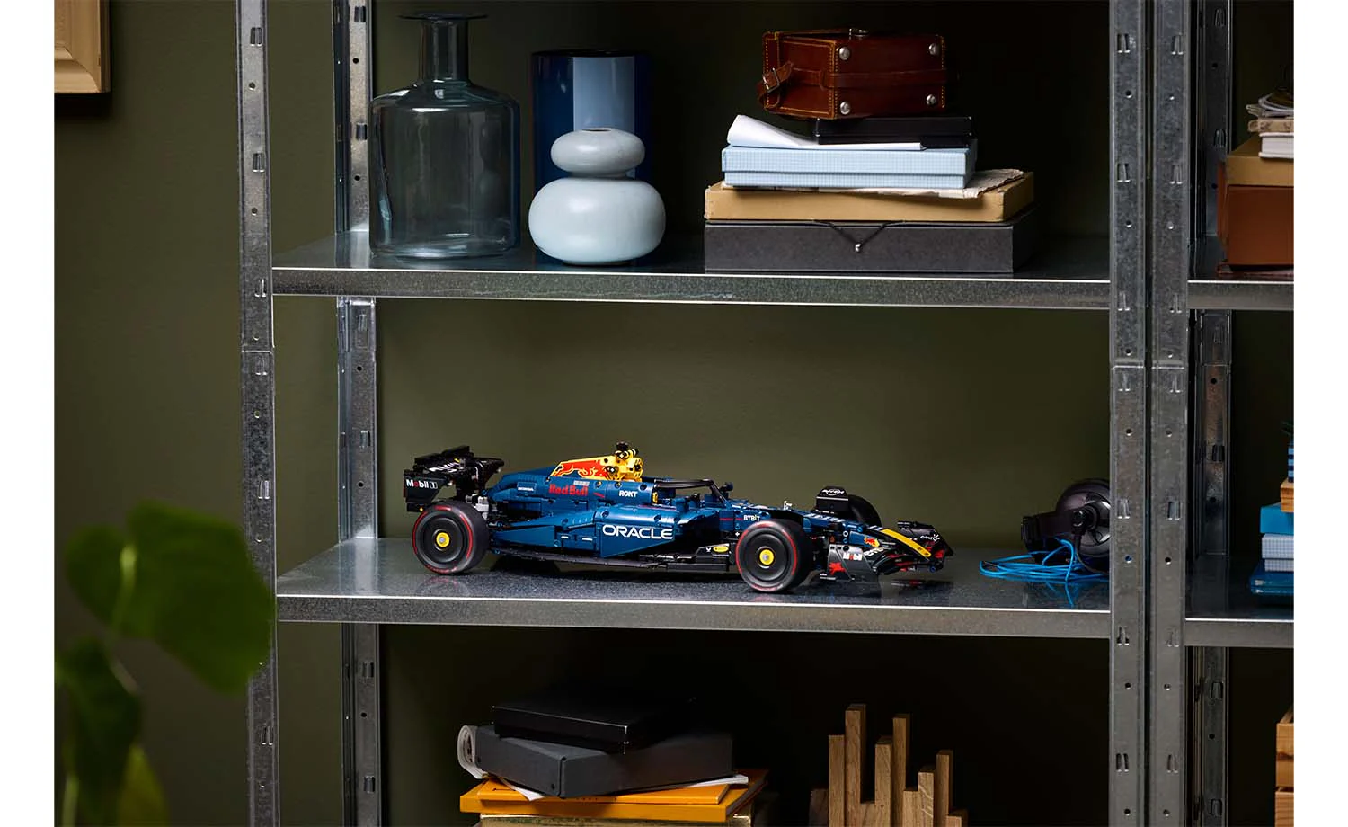 LEGO TECHNIC ORACLE RED BULL RACING RB20 - Image 18