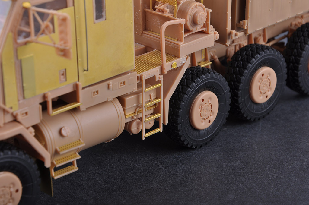 HOBBY BOSS M1070 GUN TRUCK - Image 11