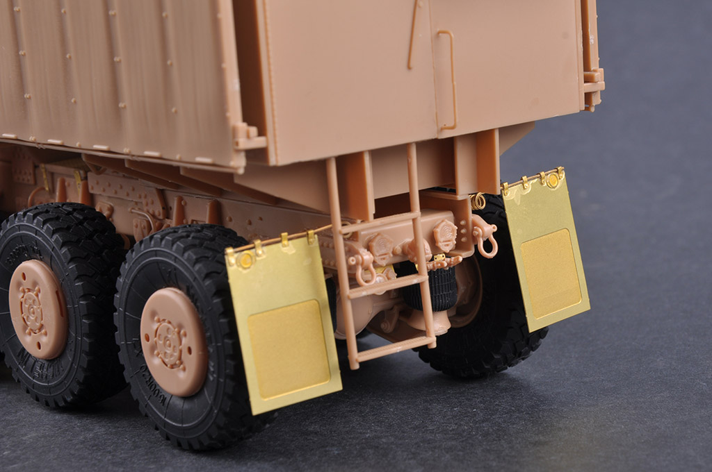 HOBBY BOSS M1070 GUN TRUCK - Image 14