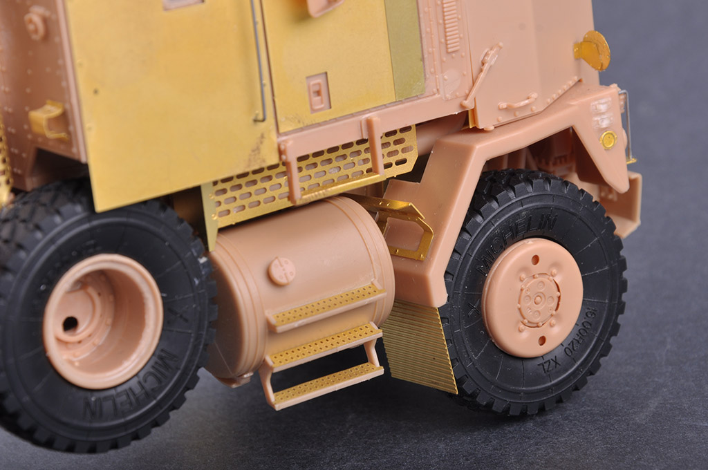 HOBBY BOSS M1070 GUN TRUCK - Image 16
