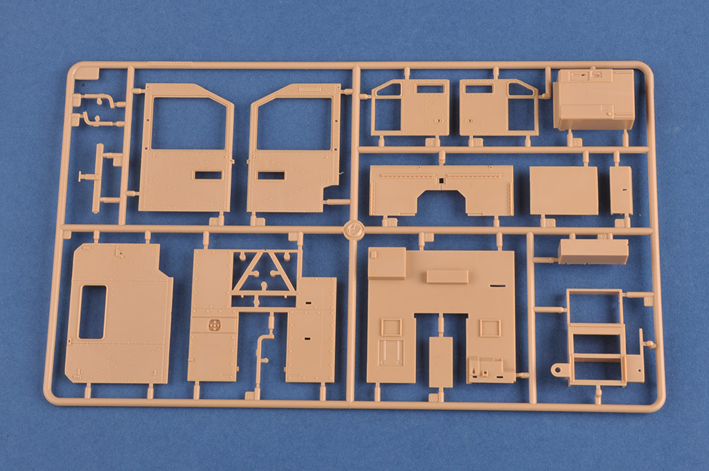 HOBBY BOSS M1070 GUN TRUCK - Image 20