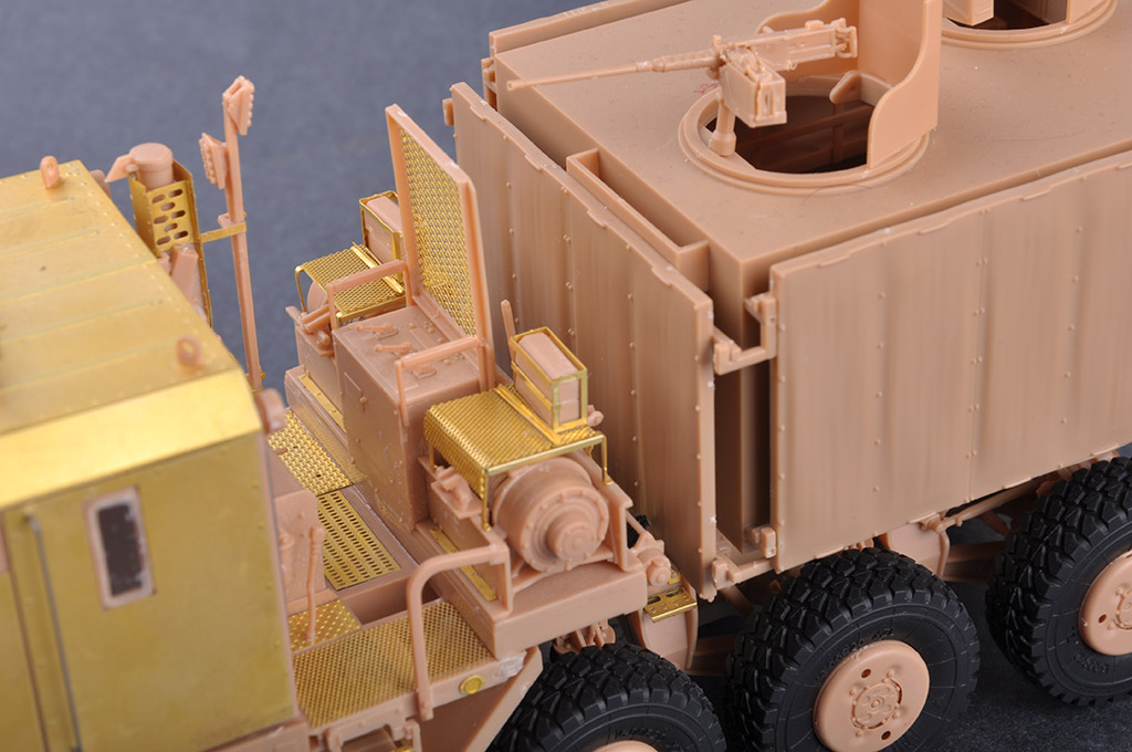 HOBBY BOSS M1070 GUN TRUCK - Image 9