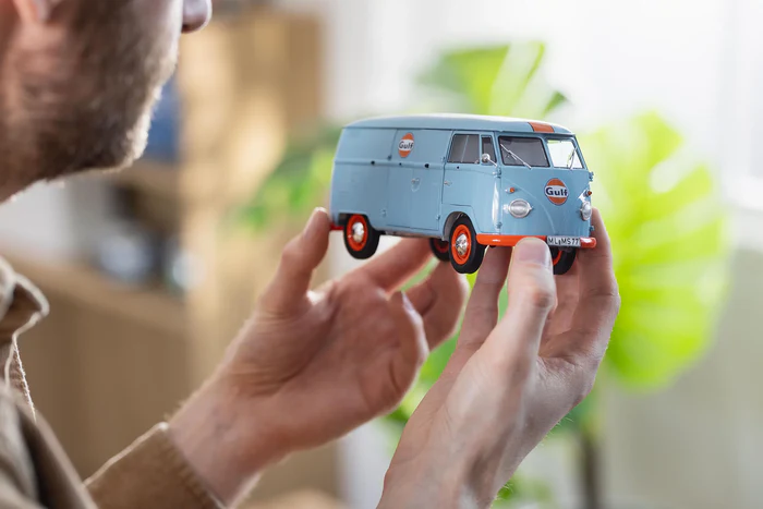 REVELL VW T1 PANEL VAN "GULF" - Image 23