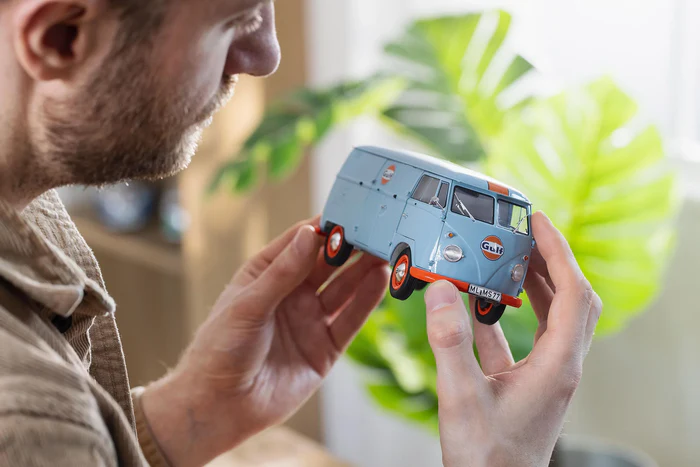 REVELL VW T1 PANEL VAN "GULF" - Image 24