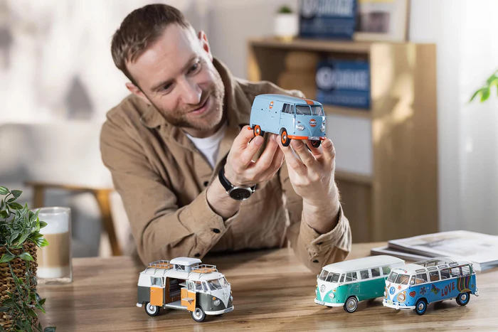 REVELL VW T1 PANEL VAN "GULF" - Image 27