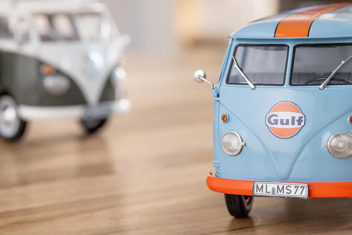 REVELL VW T1 PANEL VAN "GULF" - Image 29