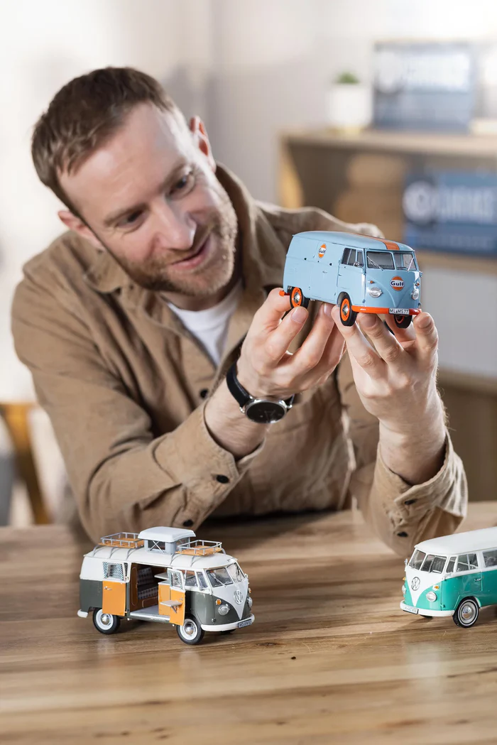 REVELL VW T1 PANEL VAN "GULF" - Image 30