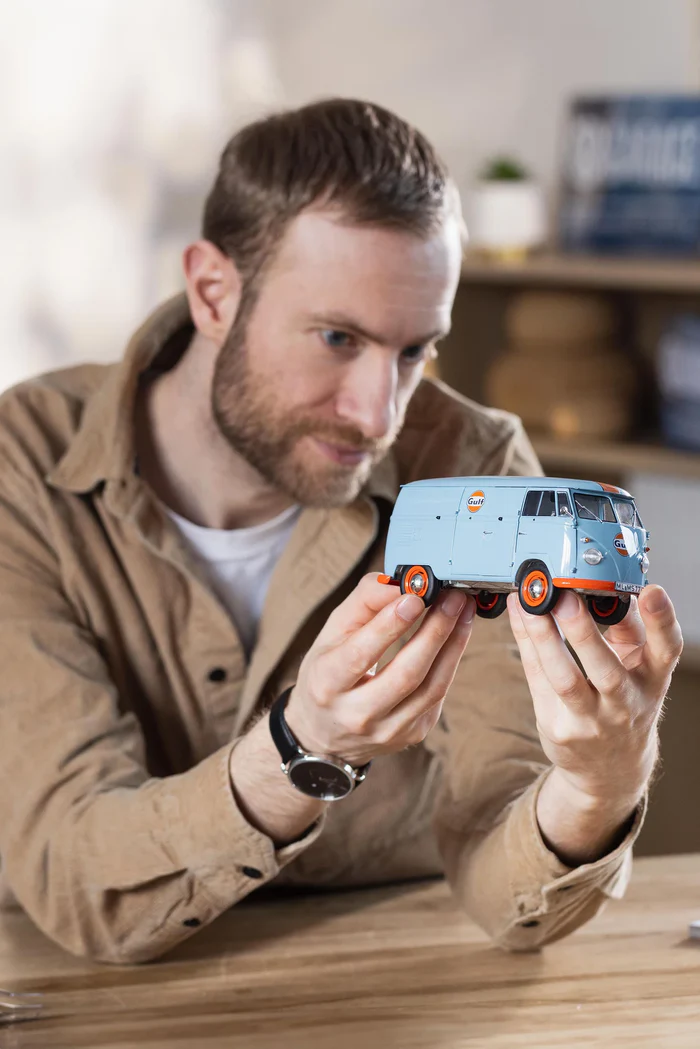 REVELL VW T1 PANEL VAN "GULF" - Image 31