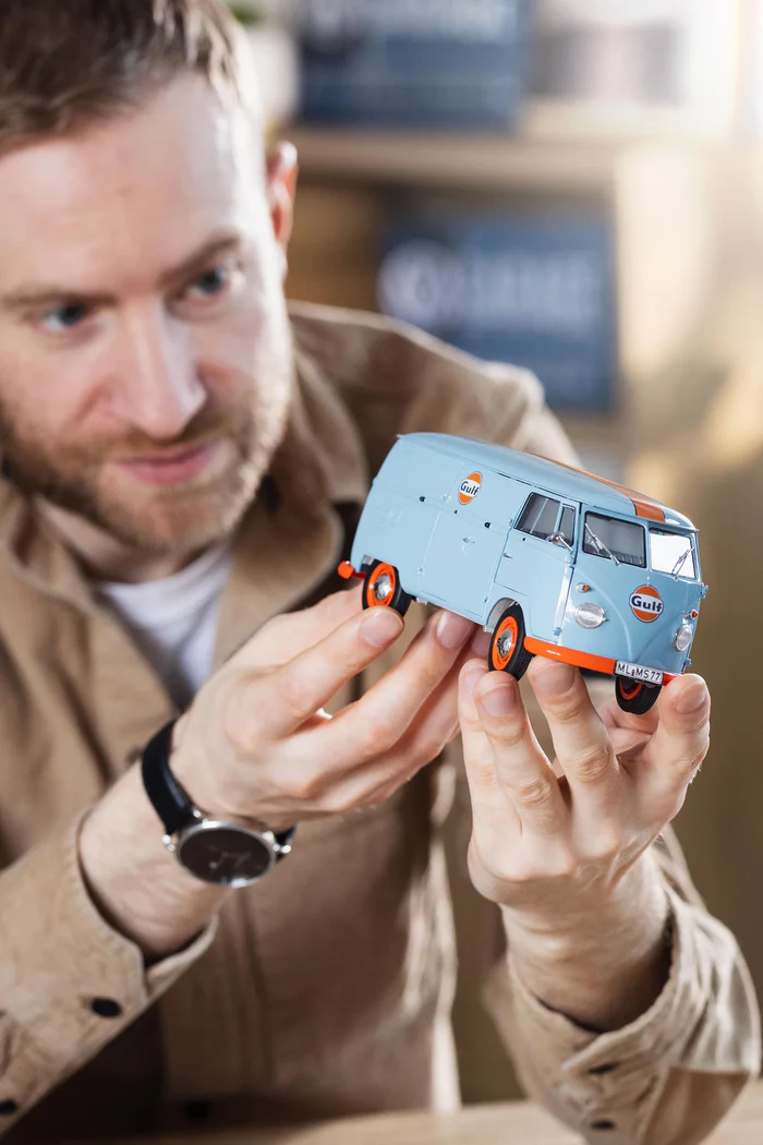 REVELL VW T1 PANEL VAN "GULF" - Image 32